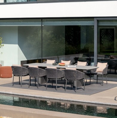 Amorelli Tisch von JATI & KEBON