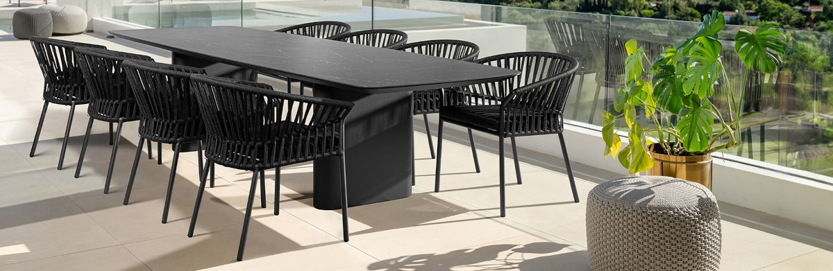 Amorelli Tisch von JATI & KEBON