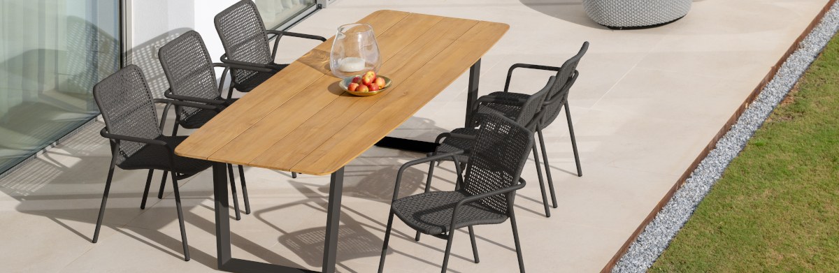 Beja Dining table von JATI & KEBON