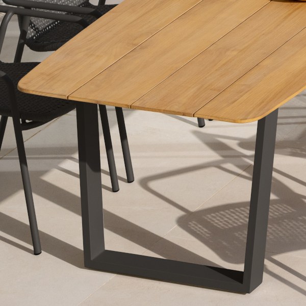 Beja Dining table von JATI & KEBON