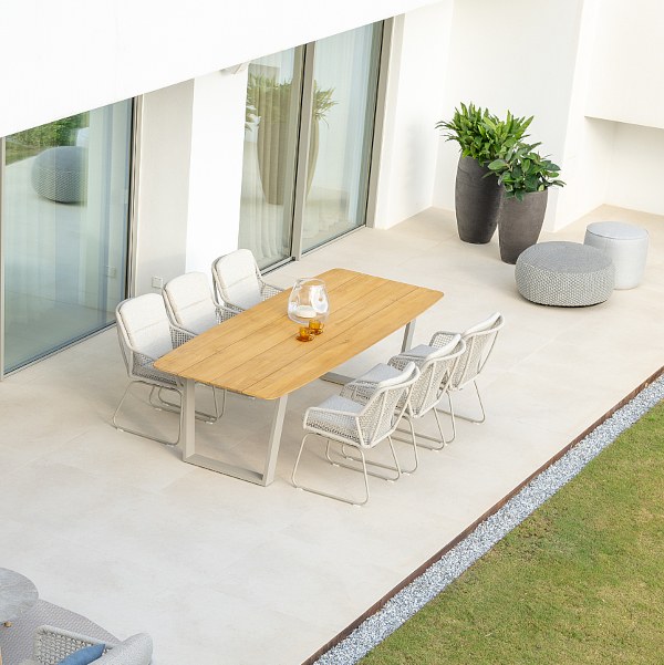 Beja Dining table von JATI & KEBON