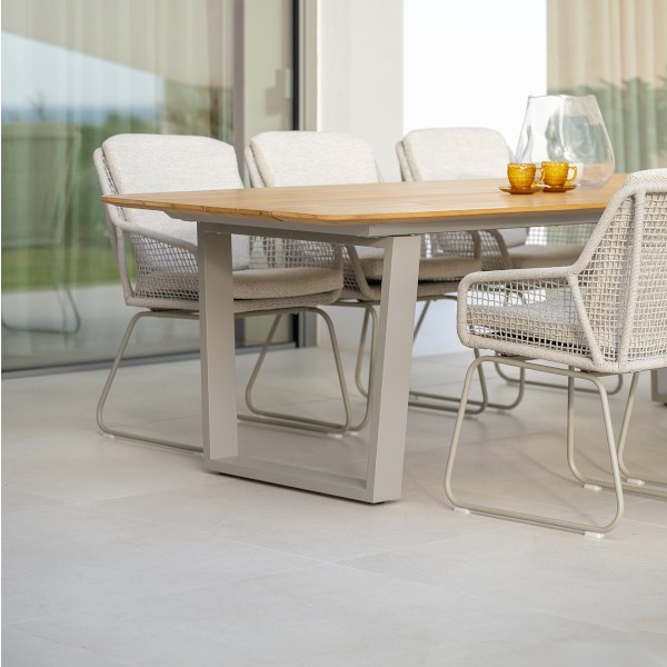 Beja Dining table von JATI & KEBON