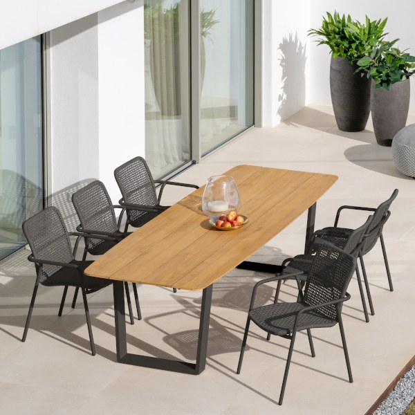 Beja Dining table von JATI & KEBON