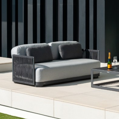 Durbuy 2-Sitzer Loungesofa von JATI & KEBON
