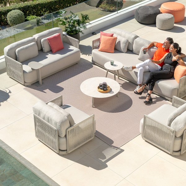 Durbuy 2-Sitzer Loungesofa von JATI & KEBON