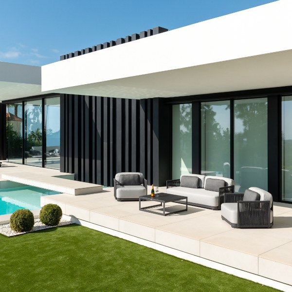 Durbuy Loungesessel von JATI & KEBON