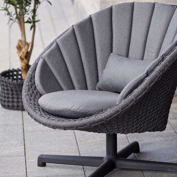 Peacock Loungesessel drehbar von Cane-line