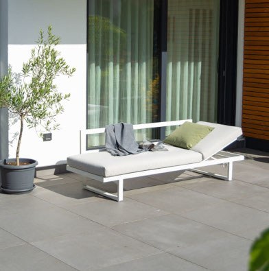 Rao Multi-Funktionsliege von JATI & KEBON