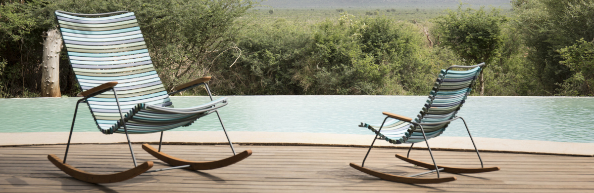 GOPLUS Schaukelstuhl Aus Holz – Outdoor, Mit Verstecktem Getränkehalter, 150 Kg Tragkraft, 80x81x87 Cm